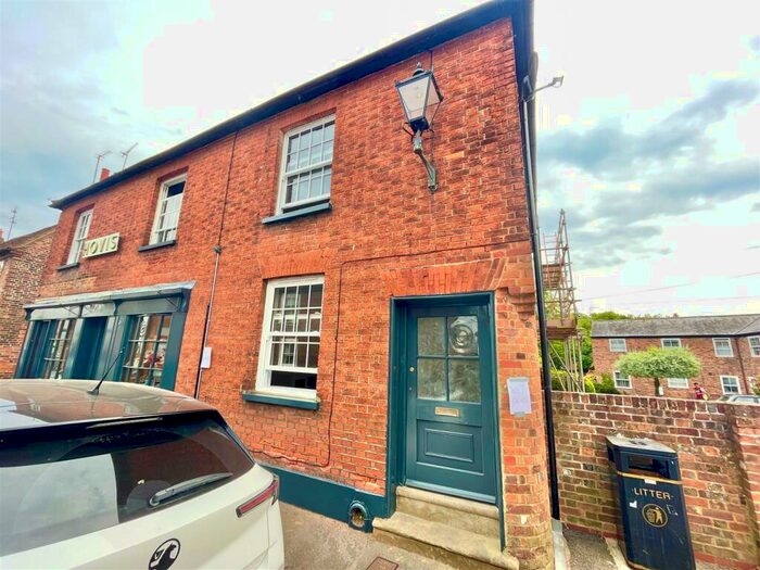 3 Bedroom End Of Terrace House To Rent In Markyate, AL3