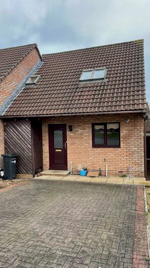 2 Bedroom House To Rent In Tudor Court, Chard, TA20