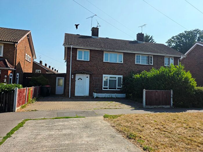 3 Bedroom Semi-Detached House To Rent In Hare Lane, Crawley, RH11