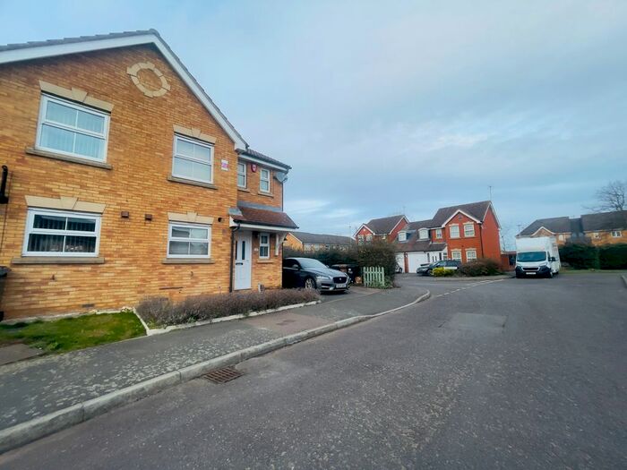 4 Bedroom Semi-Detached House To Rent In Villiers Close, Luton, LU4