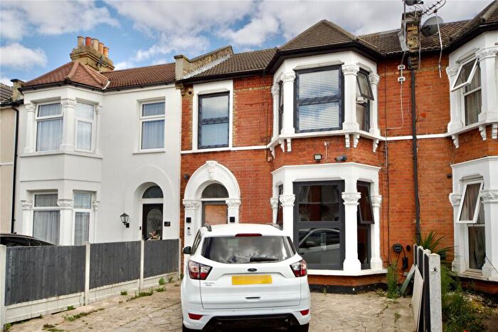 1 Bedroom Apartment For Sale In Cambridge Road, Ilford, Essex, IG3