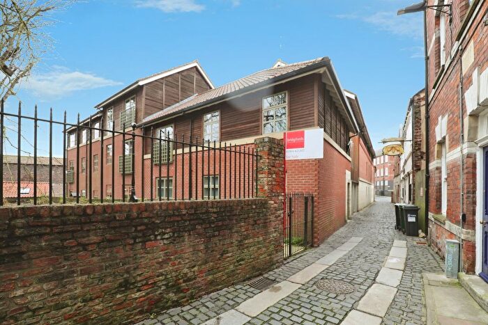 1 Bedroom Flat For Sale In The Courtyard, St. Martins Lane, York, North Yorkshire, YO1