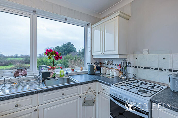 2 Bedroom Maisonette For Sale In West Road, South Ockendon, RM15