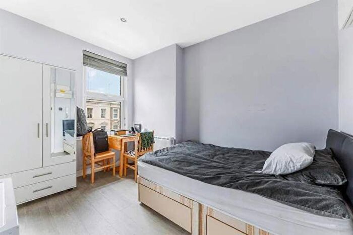 Studio To Rent In Very Near Warwick Road Area, Earls Court, SW5