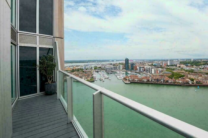 2 Bedroom Apartment To Rent In Centenary Plaza, Southampton, Hampshire, SO19