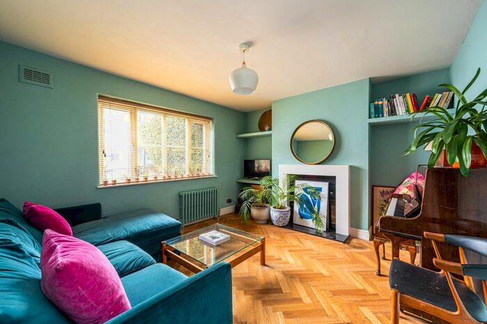 3 Bedroom Semi-Detached House To Rent In Gunton Road, Hackney, London, E5