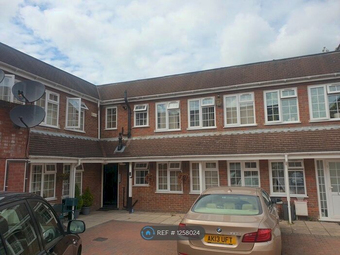 1 Bedroom Flat To Rent In Dashwood Court, High Wycombe HP12