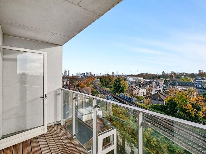 1 Bedroom Flat To Rent In Humberton House, Ward Lane, E9