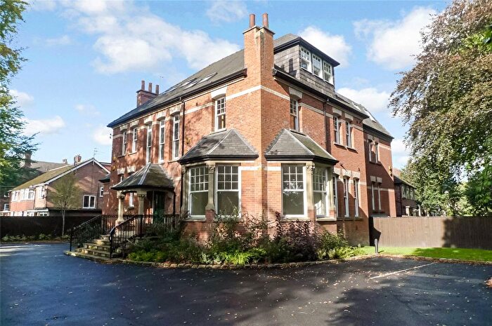 2 Bedroom Flat To Rent In Moss Lane, Sale, M33