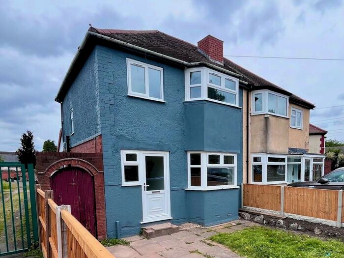 3 Bedroom Semi-Detached House To Rent In Salop Street, Oldbury, B69
