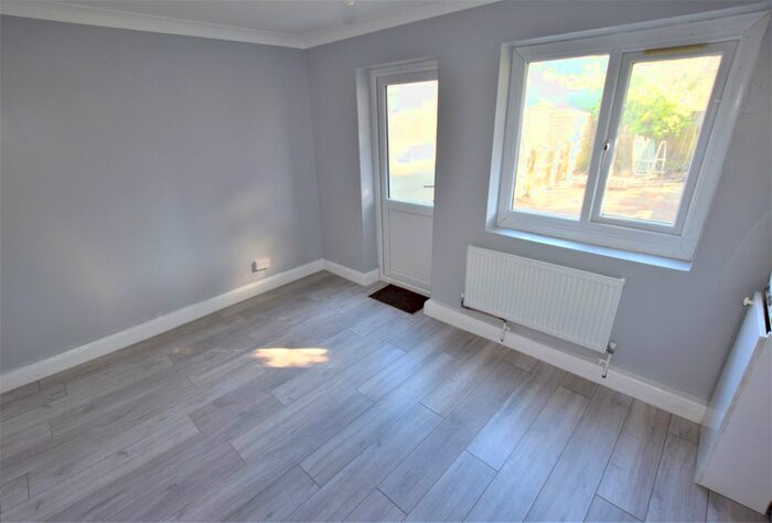 1 Bedroom Flat To Rent In Green Lane, Ilford, IG1