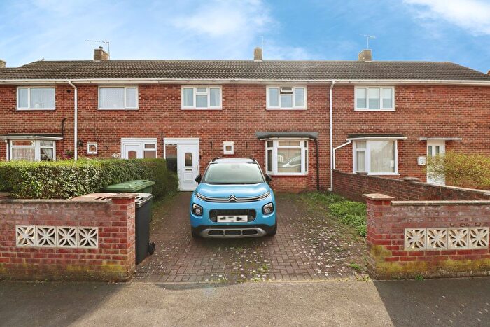 2 Bedroom Terraced House For Sale In Wickenby Crescent, Lincoln, LN1