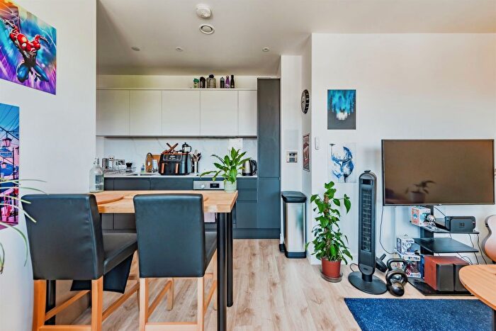 1 Bedroom Flat For Sale In Station Road, Redhill, RH1