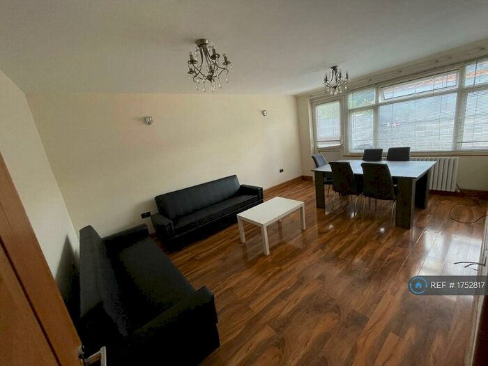 4 Bedroom Semi-Detached House To Rent In Julia Gardens, Barking, IG11