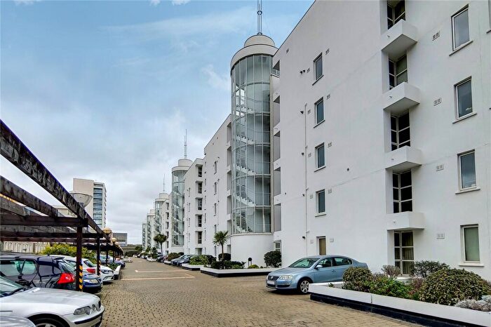 2 Bedroom Flat To Rent In Barrier Point Road, Royal Docks, London, E16