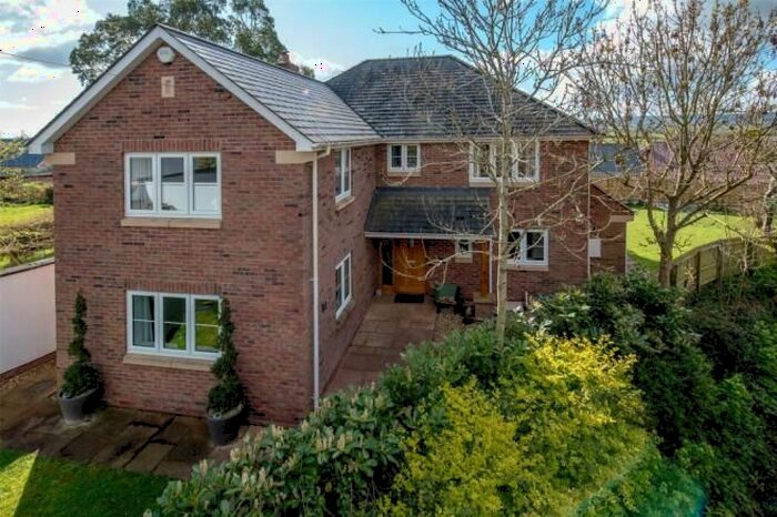 5 Bedroom Flat To Rent In Stonegallows, Taunton, TA1