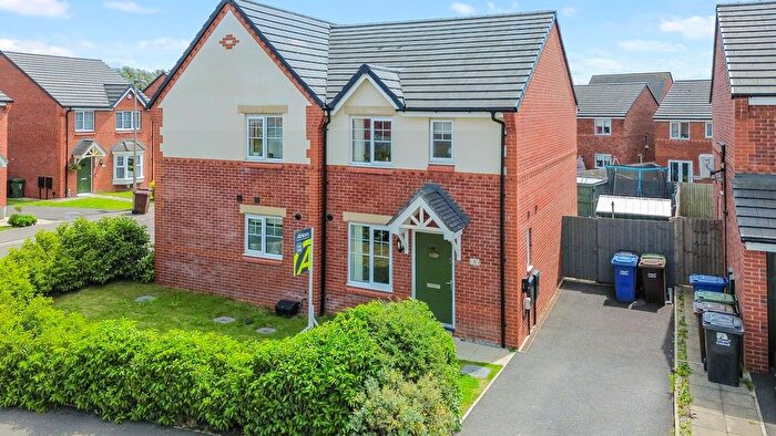 3 Bedroom Semi-Detached House For Sale In Croft Field, Golborne, WA3