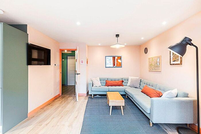 2 Bedroom Flat To Rent In Putney, SW15