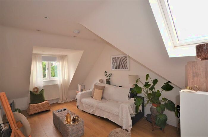 1 Bedroom Apartment To Rent In High Street, Burnham, SL1