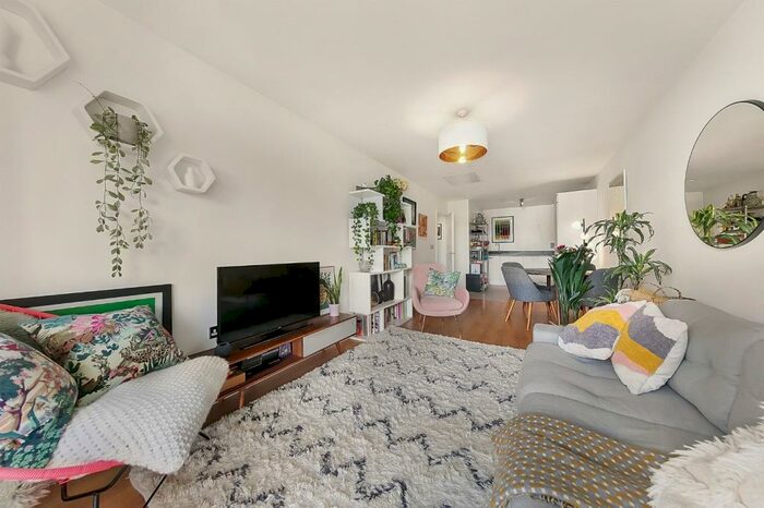 1 Bedroom Apartment To Rent In Worcester Close, London, SE20