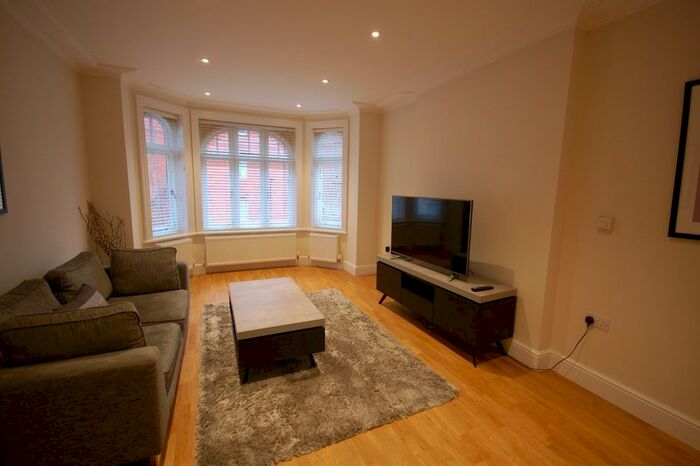 2 Bedroom Flat To Rent In Hamlet Gardens, Hammersmith, W6