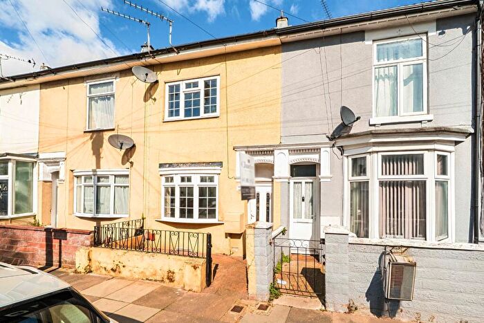 3 Bedroom Terraced House For Sale In Clive Road, Portsmouth, PO1