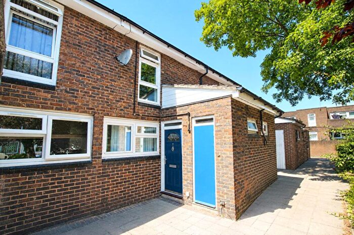 3 Bedroom Terraced House For Sale In Pattison Walk, Woolwich, SE18
