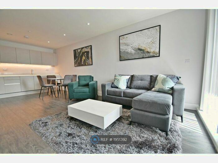 2 Bedroom Flat To Rent In Hallmark Tower, Manchester, M4