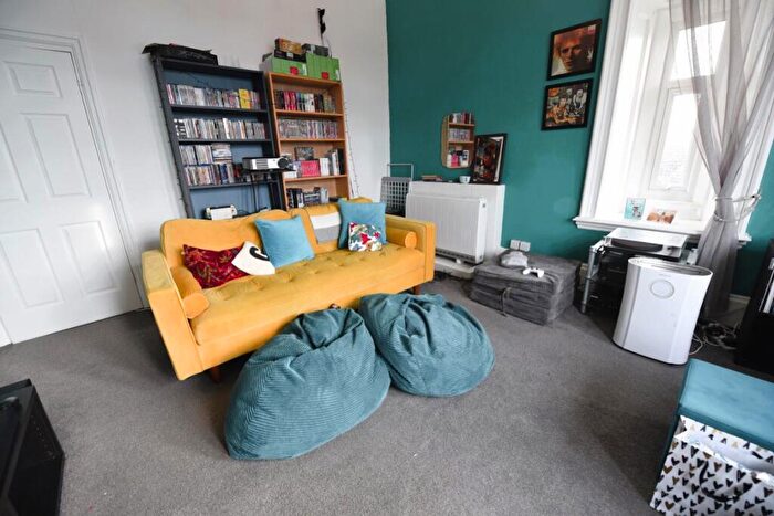 1 Bedroom Flat To Rent In Meanwood Towers Flat, LS6