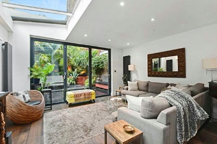 3 Bedroom Terraced House For Sale In Dresden Road, London, N19