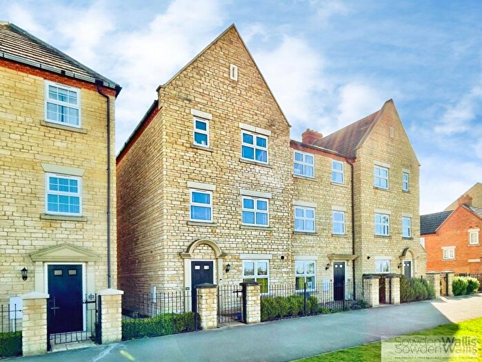 4 Bedroom Town House For Sale In Langton Walk, Stamford, PE9