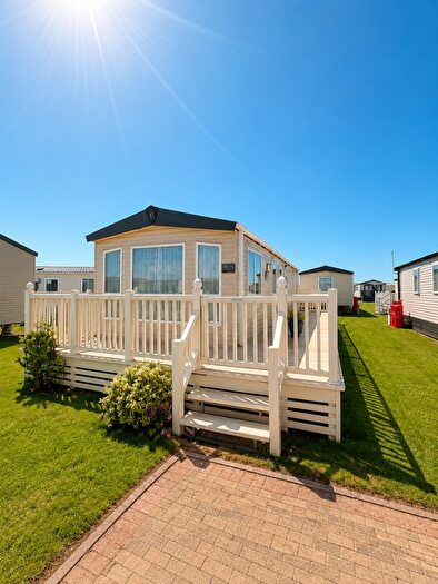 2 Bedroom Mobile/park Home For Sale In Warners Lane, Selsey, Chichester, PO20