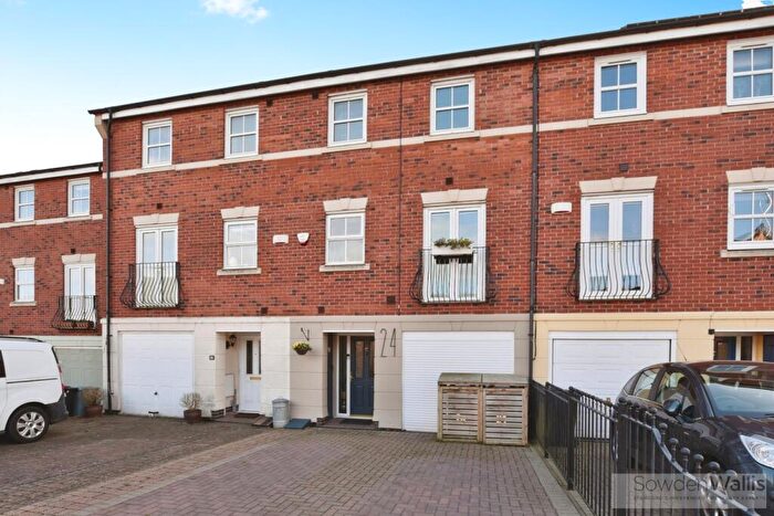 3 Bedroom Terraced House For Sale In Christ Church Close, Stamford, PE9