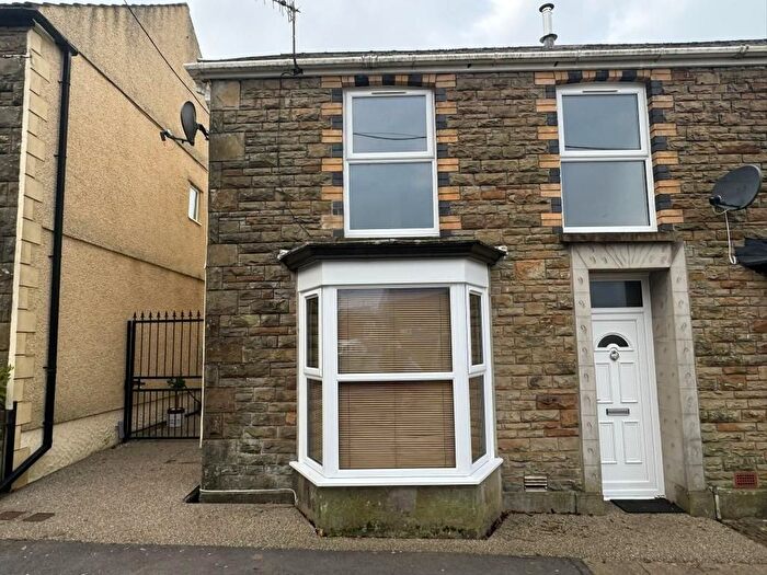 3 Bedroom Semi-Detached House To Rent In Woodlands, Gowerton, Swansea, SA4