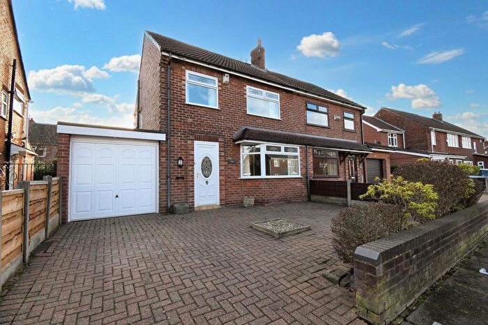 3 Bedroom Semi-Detached House For Sale In Balshaw Avenue, Irlam, M44