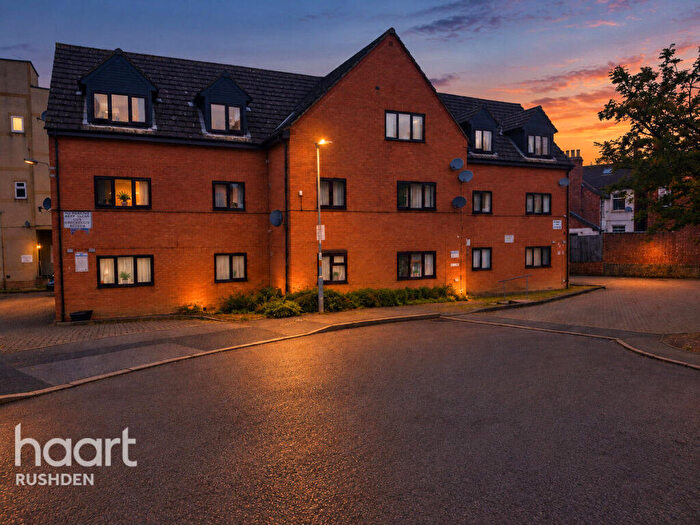 2 Bedroom Apartment For Sale In Highgrove Court, Rushden, NN10