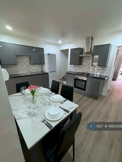 3 Bedroom Terraced House To Rent In Oxford Road, Reading, RG30