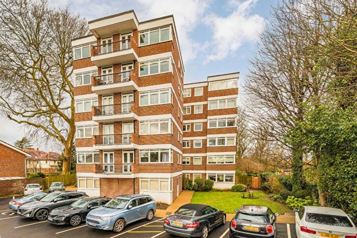 2 Bedroom Flat To Rent In River Reach, Teddington, TW11