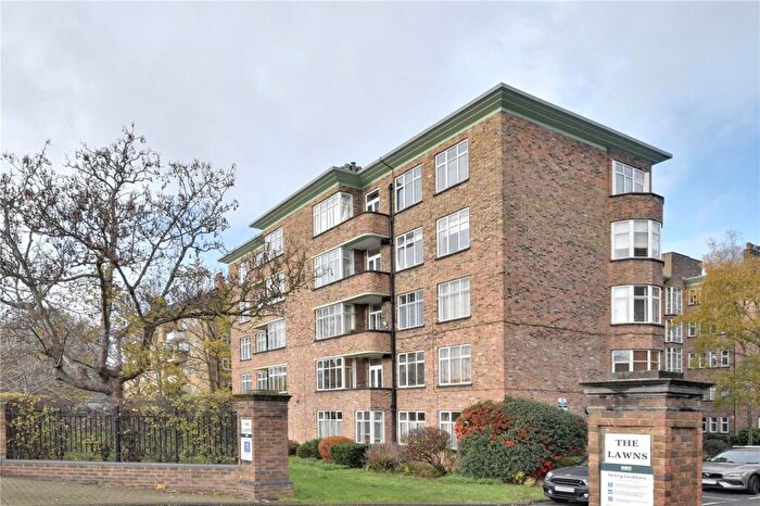 3 Bedroom Apartment For Sale In The Lawns, Lee Terrace, Blackheath, London, SE3