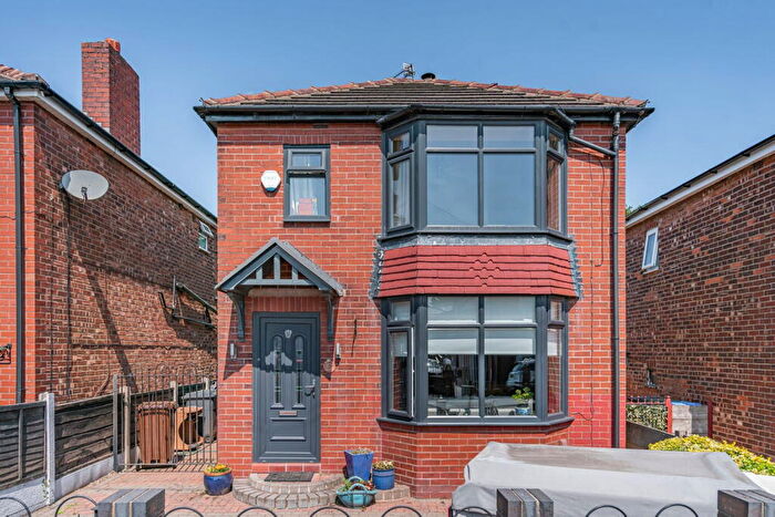 2 Bedroom Detached House For Sale In Waverley Crescent, Droylsden, Manchester, M43