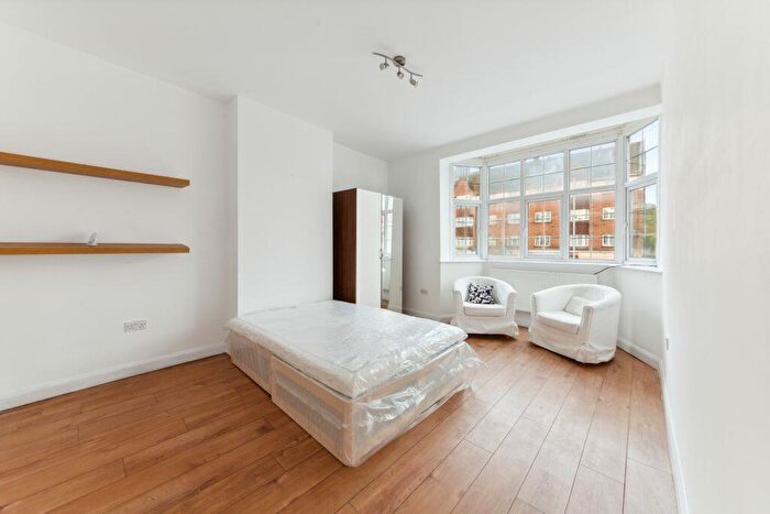 2 Bedroom Flat To Rent In Watford Way, Brent Cross, NW4