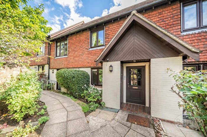 2 Bedroom Apartment For Sale In Hylton Road, Petersfield, Hampshire, GU32