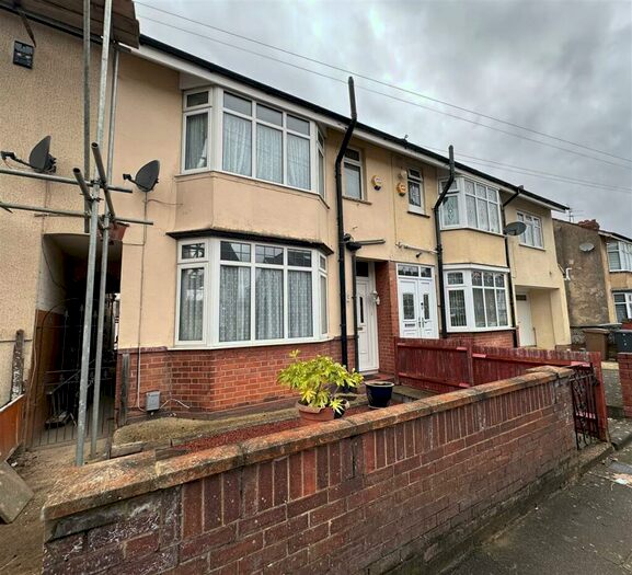 2 Bedroom Terraced House To Rent In St. Winifreds Avenue, Luton, LU3