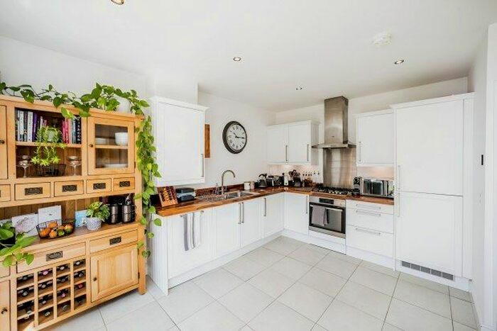 4 Bedroom Property To Rent In School Lane, Wakefield, WF2