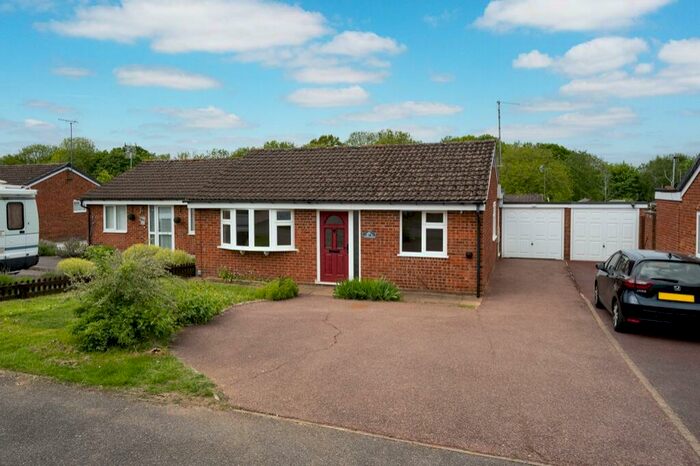 2 Bedroom Bungalow To Rent In Bramfield Place, Hemel Hempstead, Hertfordshire, HP2