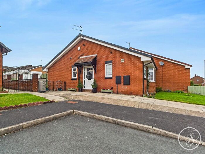 2 Bedroom Bungalow For Sale In Birchfields Rise, Leeds, LS14
