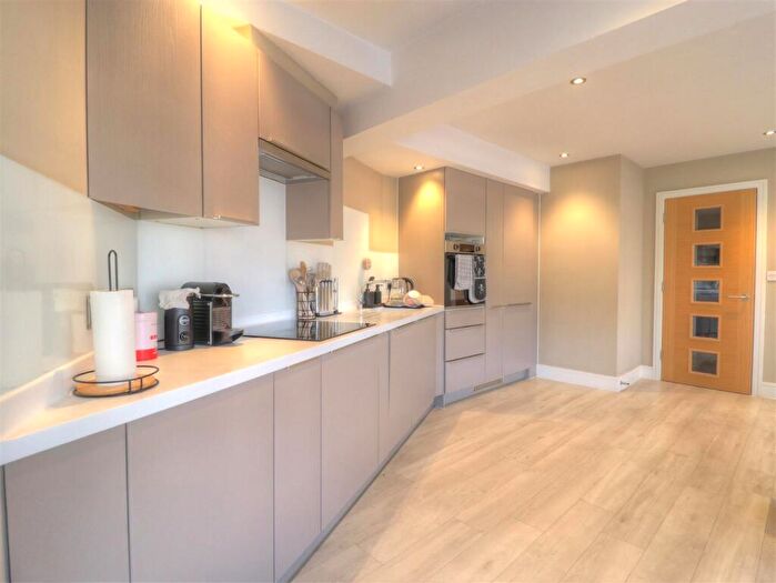 2 Bedroom Flat To Rent In Birmingham Road, Stratford-Upon-Avon, CV37