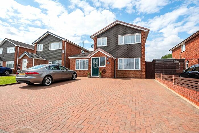 4 Bedroom Detached House For Sale In Aberdeen Close, Bletchley, Bucks, MK3