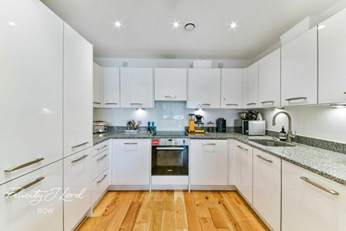 2 Bedroom Flat For Sale In Giles Court, Tabernacle Gardens, London, E2