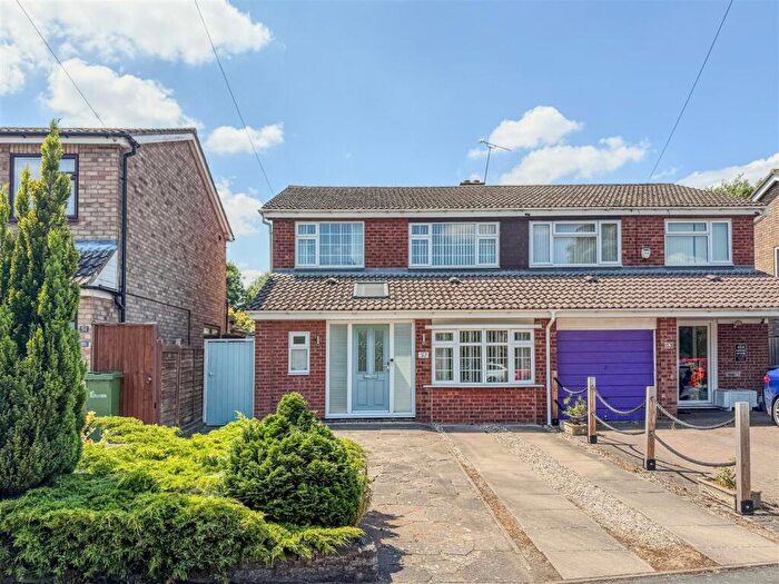 3 Bedroom Semi-Detached House For Sale In Bagshaw Close, Ryton On Dunsmore, Coventry, CV8
